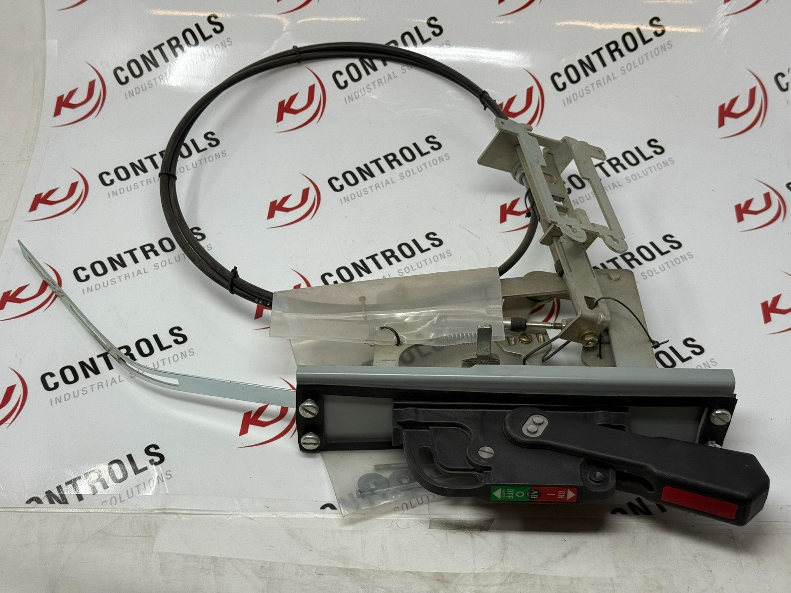 Allen-Bradley 140G-K-FCX04 J/K Disconnect Handle Assembly Kit with Flex Cable0