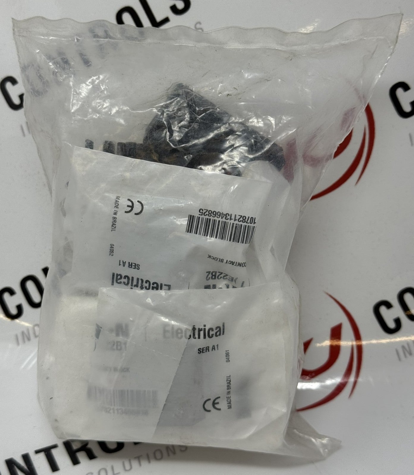 Eaton Cutler-Hammer E22DB1B20X11C Illuminated Double Pushbutton 120V1