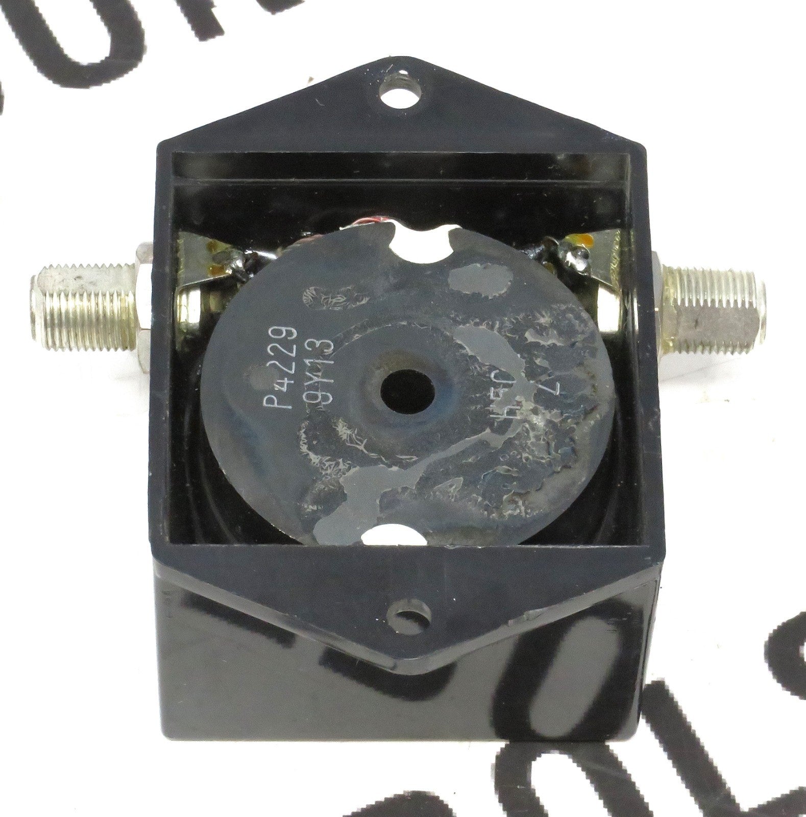 Deerfield Model 162-1 Video Isolator 75 Ohm – Back Cover Missing Functional Item1