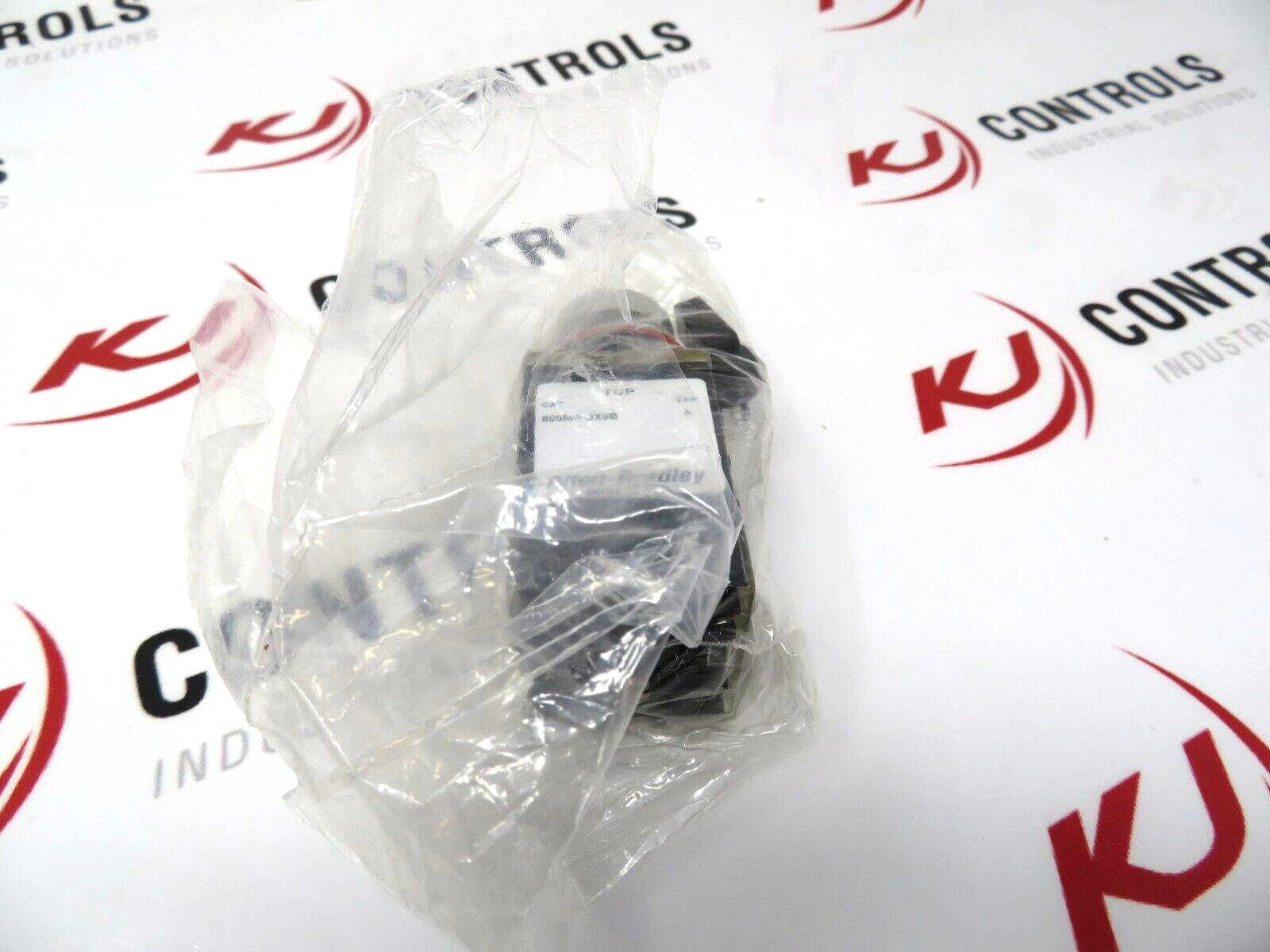 Allen-Bradley 800MR-JH9BB/800M-XA Selector Switch With Contact Blocks 3-Positon