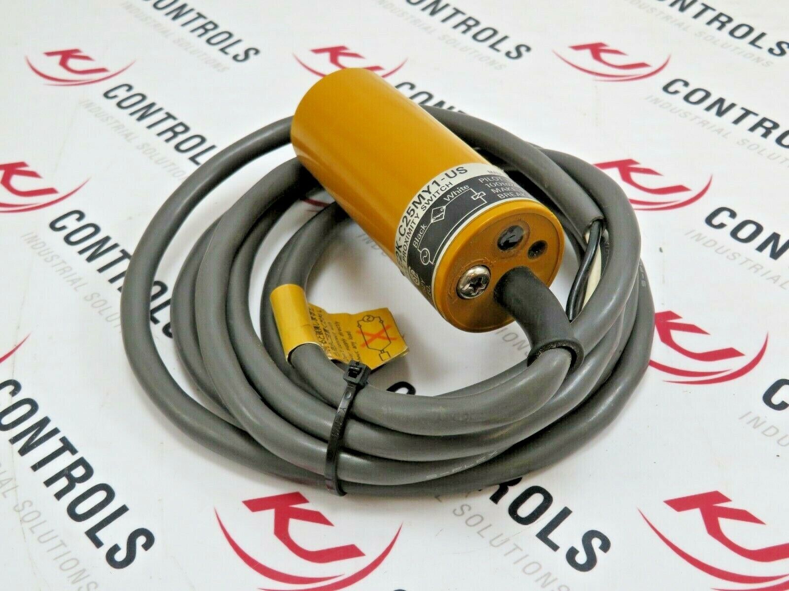 Omron E2K-C25MY1-US Capacitive Proximity Switch 100-240VAC