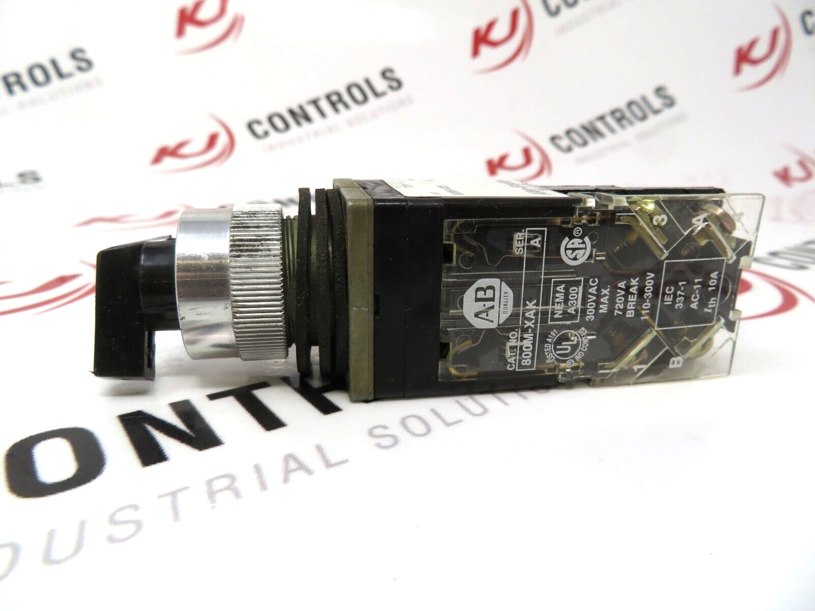 Allen-Bradley 800MR-HX2B/800M-XAK Selector Switch And Contact Block