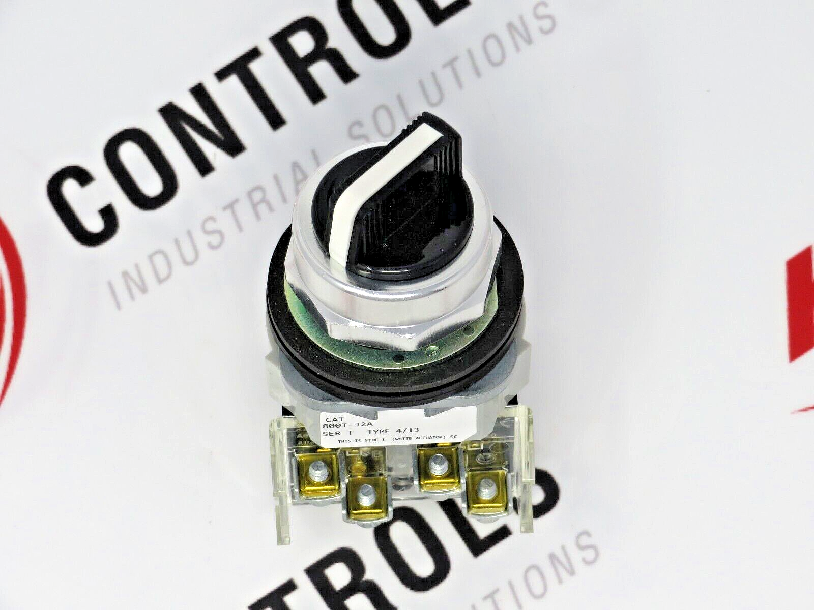 Allen-Bradley 800T-J2A 3-Position Non-Illuminated Selector Switch (SPDT) 30 MM