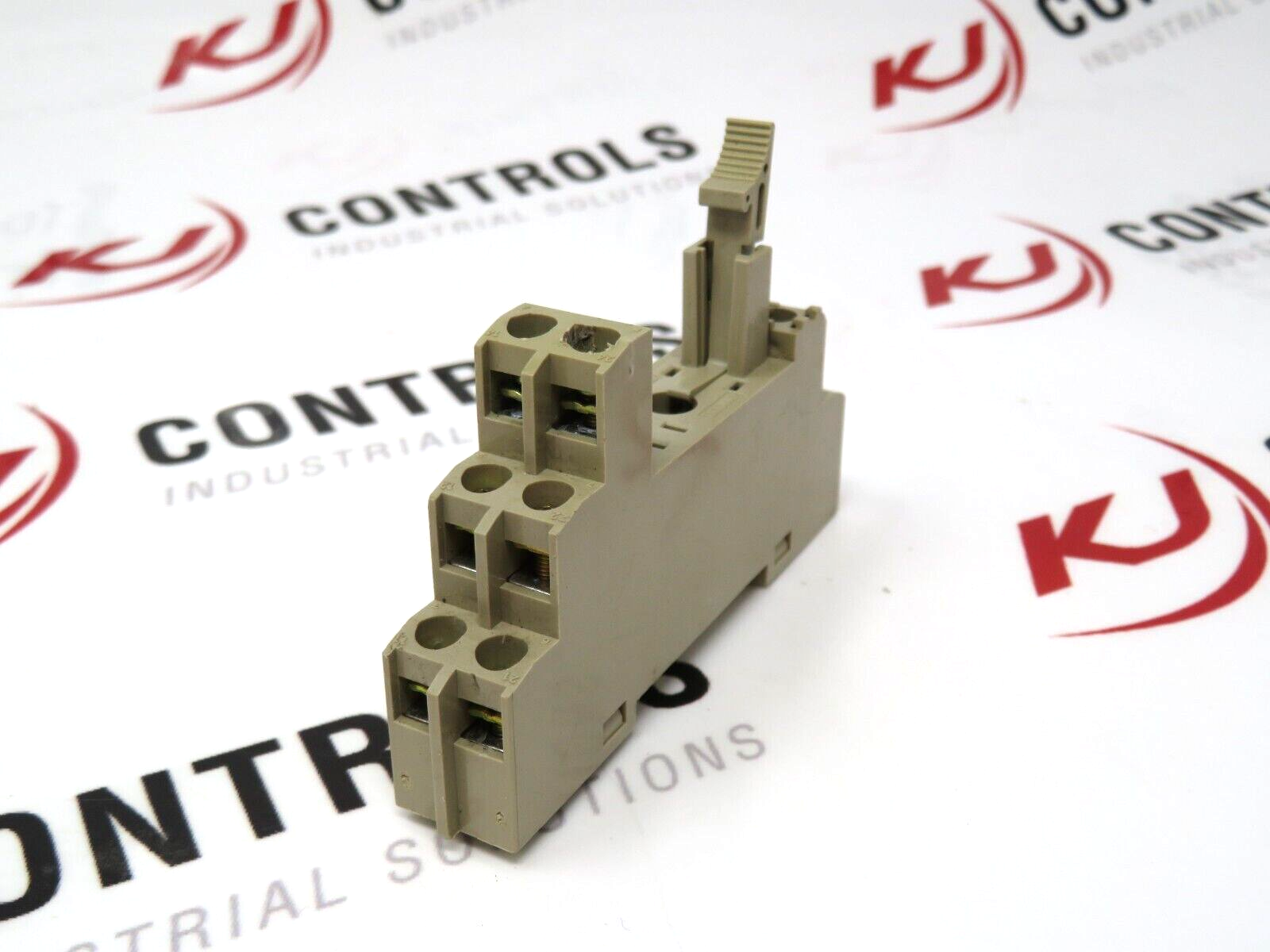 Omron P2RF-08-E Relay Base DIN Rail 5A 8pin 250VAC