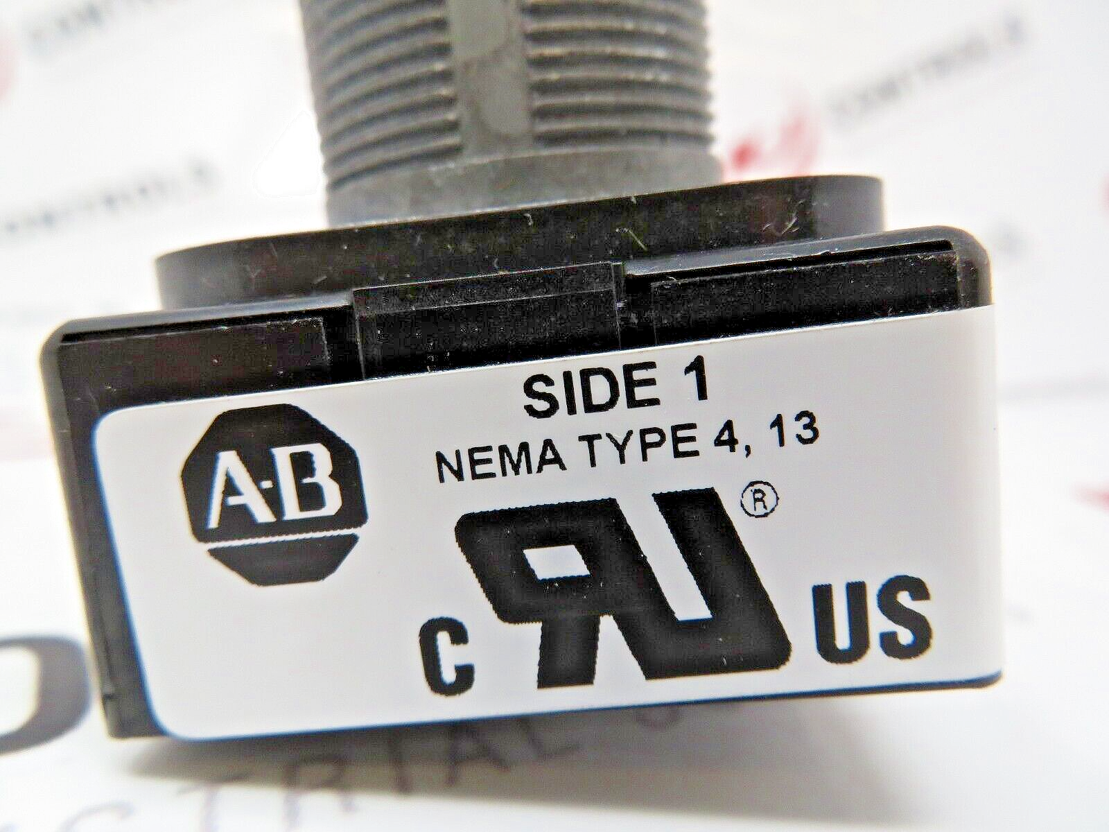 Allen-Bradley 800T-T2F1 Toggle Switch 30MM Type 4,13 Two-Way LT/RT Maintained