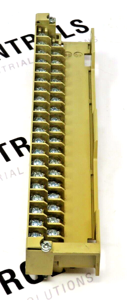 Schneider Electric PCD 140-XTS-002-00 40-PT. Screw Terminal Strip (No Covers)