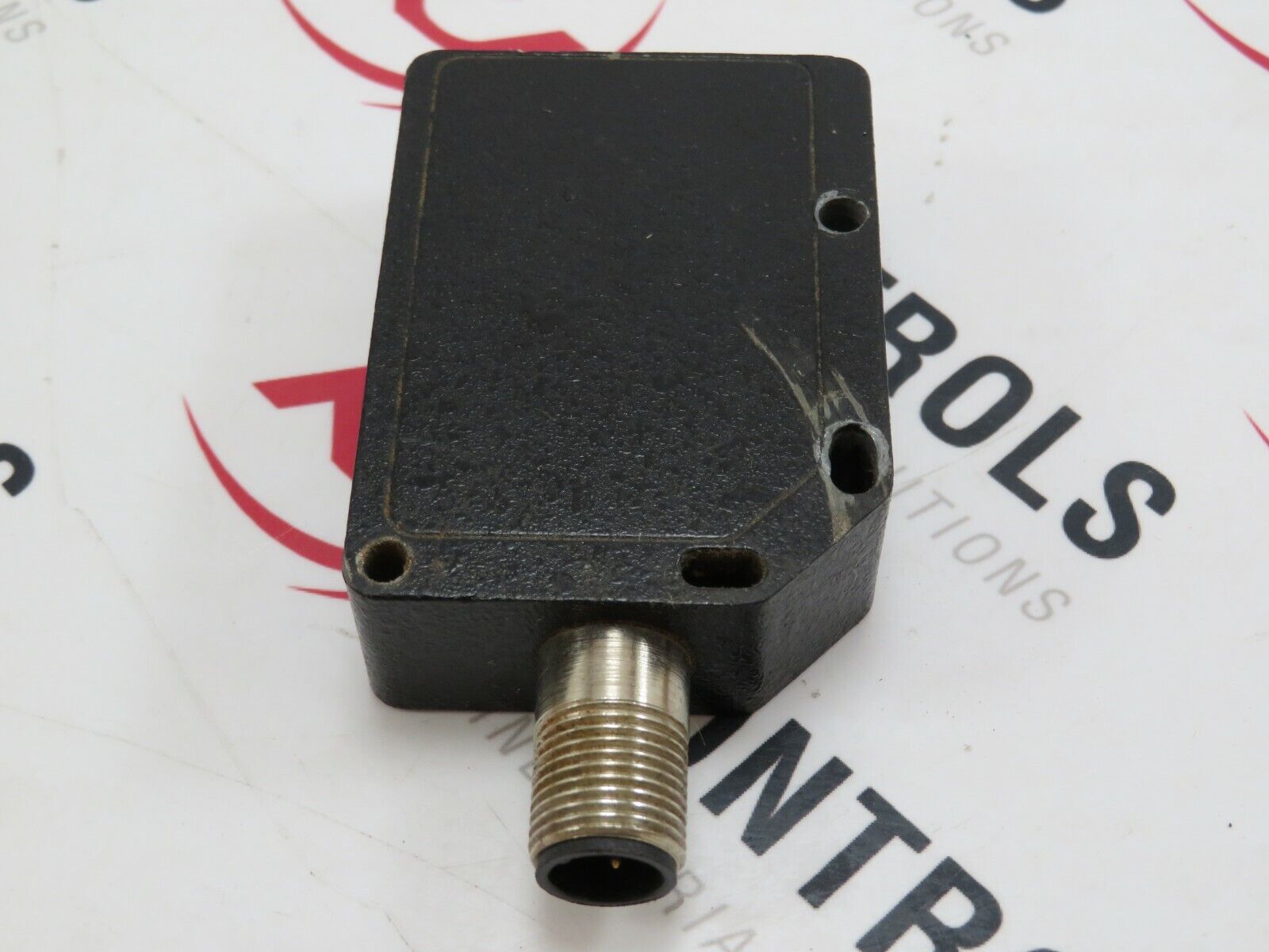 Banner QMT42VP6FF2000Q Fixed Field Sensor 2000MM Range 10-30VDC 100mA