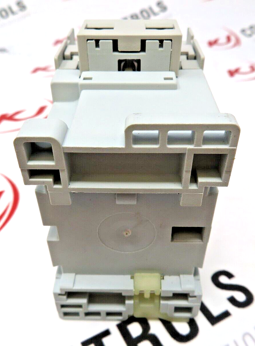 Allen-Bradley 700-CF220D 10A 120/110V 50/60HZ 2NO 2NC Control Relay