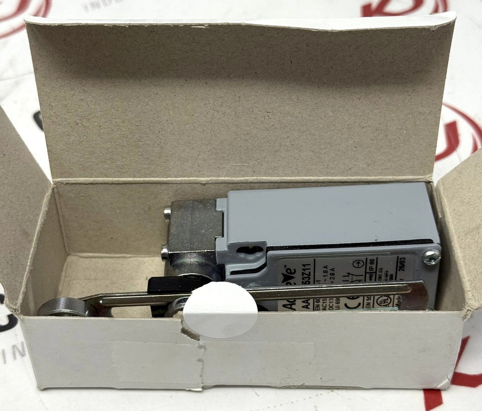 AutomationDirect AAM2F53Z11 IEC Limit Switch Roller Lever1