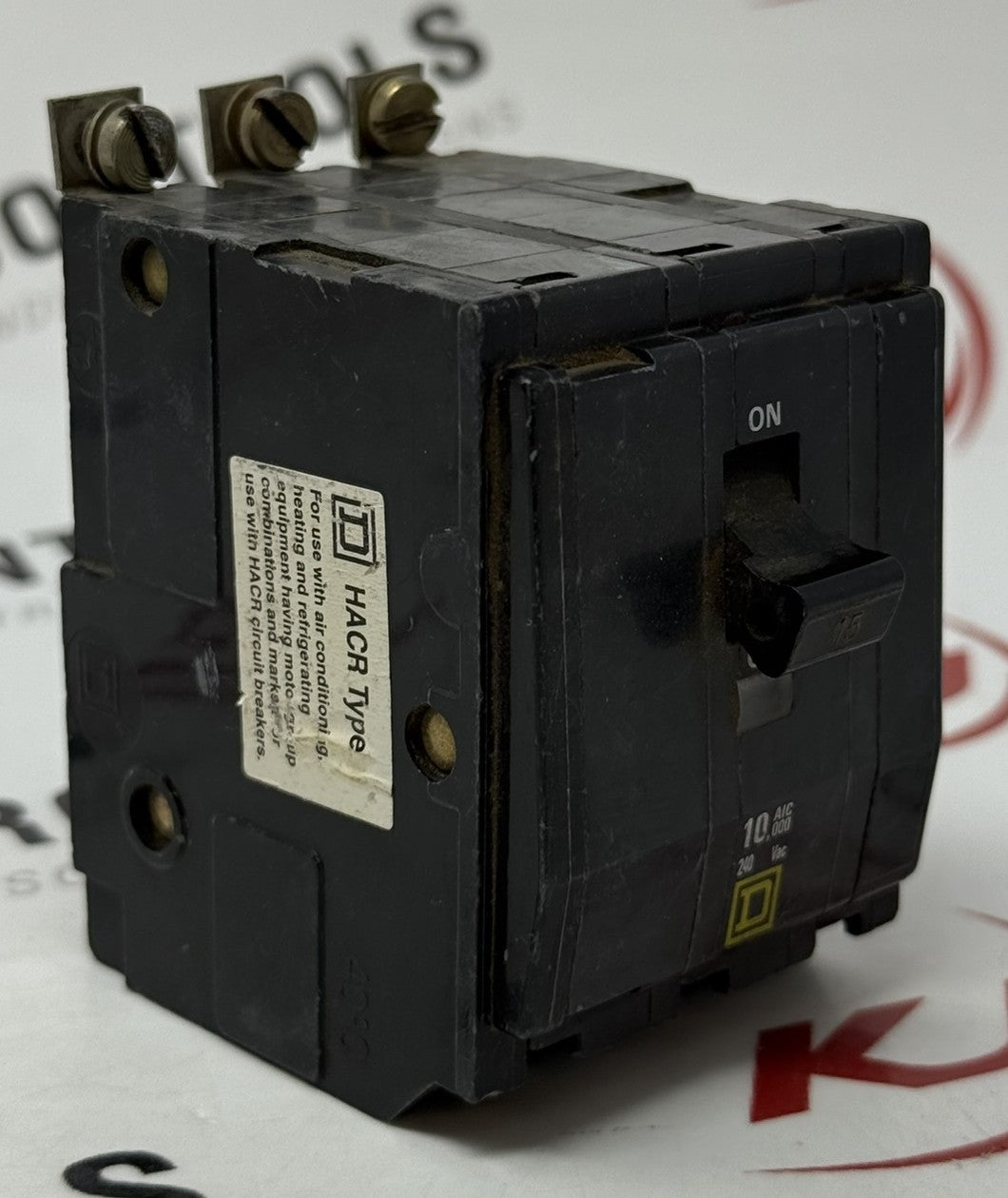 Square D QOB315 15A 3-Pole Bolt-On Circuit Breaker 120/240VAC0