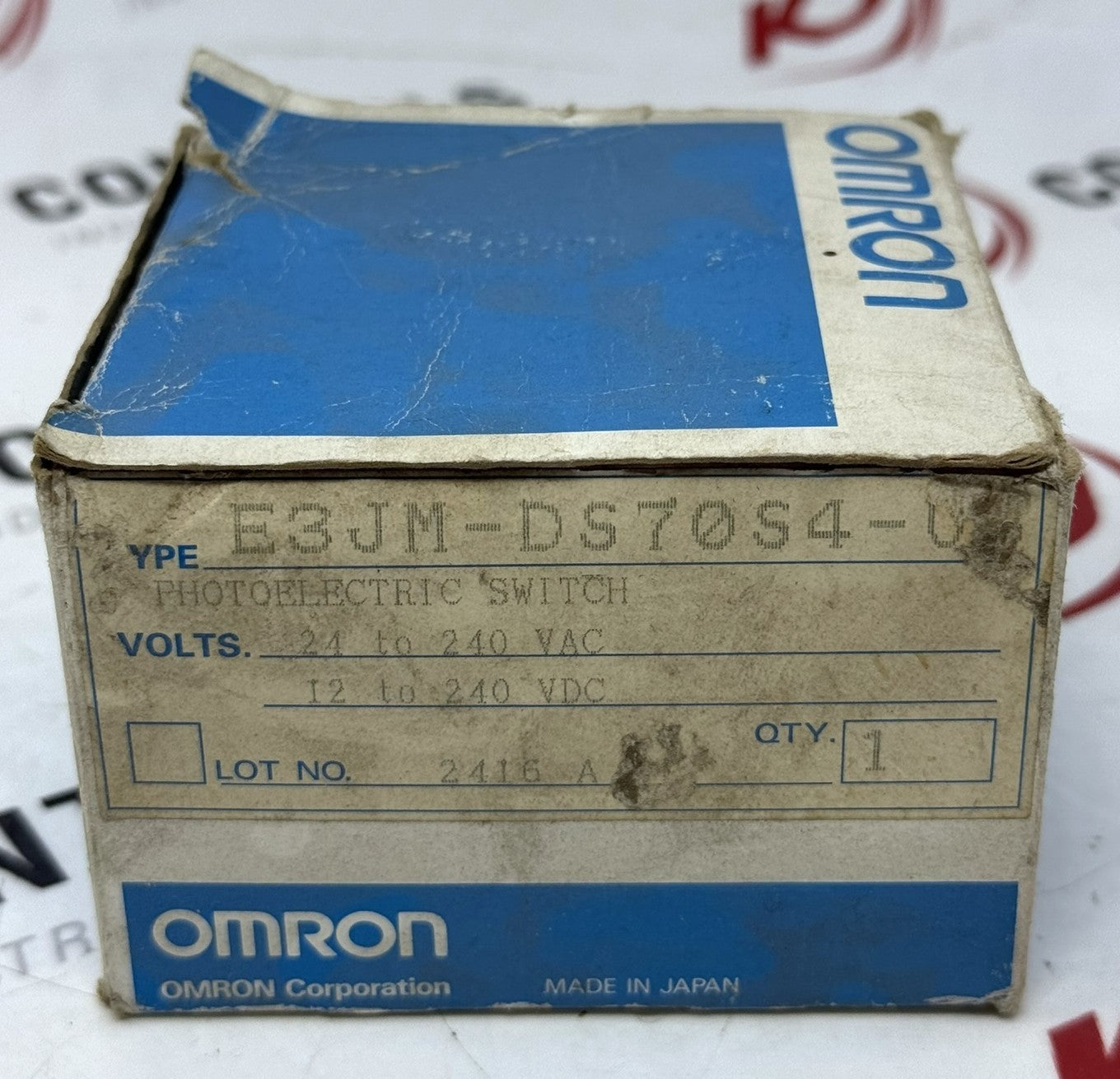 Omron E3JM-DS70S4-US 700mm Photoelectric Sensor Diffuse Solid State Relay0