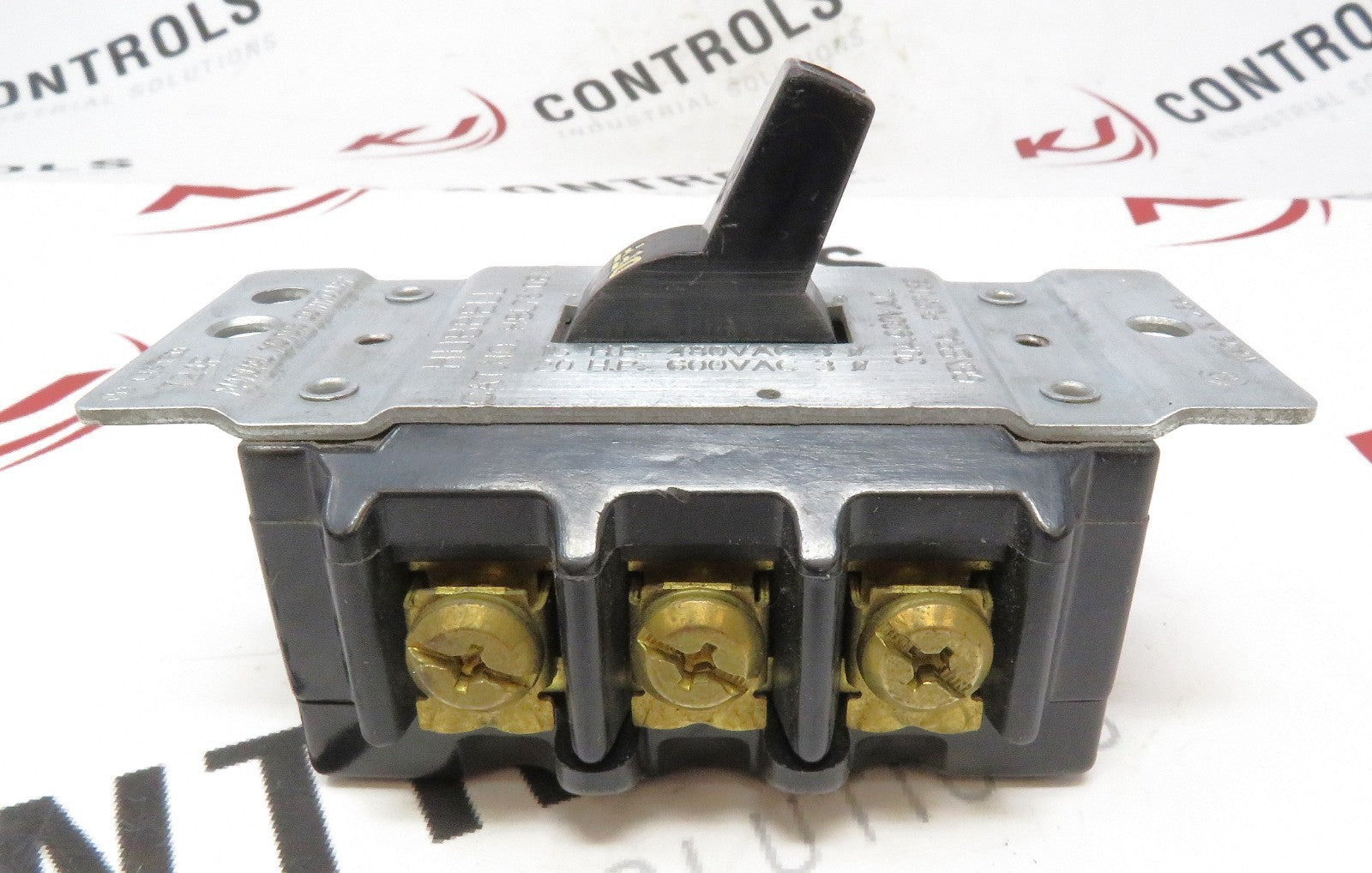 Hubbell HBL7810BW 30A 600VAC 3-Pole Manual Motor Control Switch2