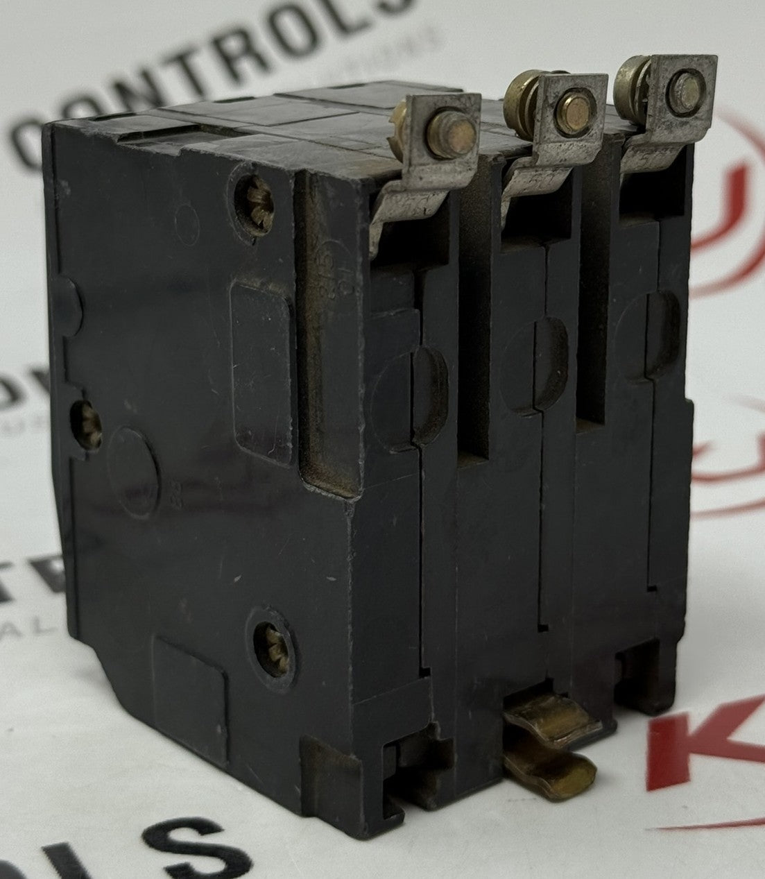 Square D QOB315 15A 3-Pole Bolt-On Circuit Breaker 120/240VAC2