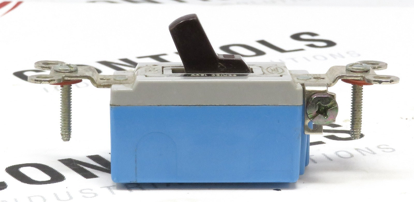 Hubbell Series 1200 15A 120/277V AC Toggle Switch Heavy Duty1