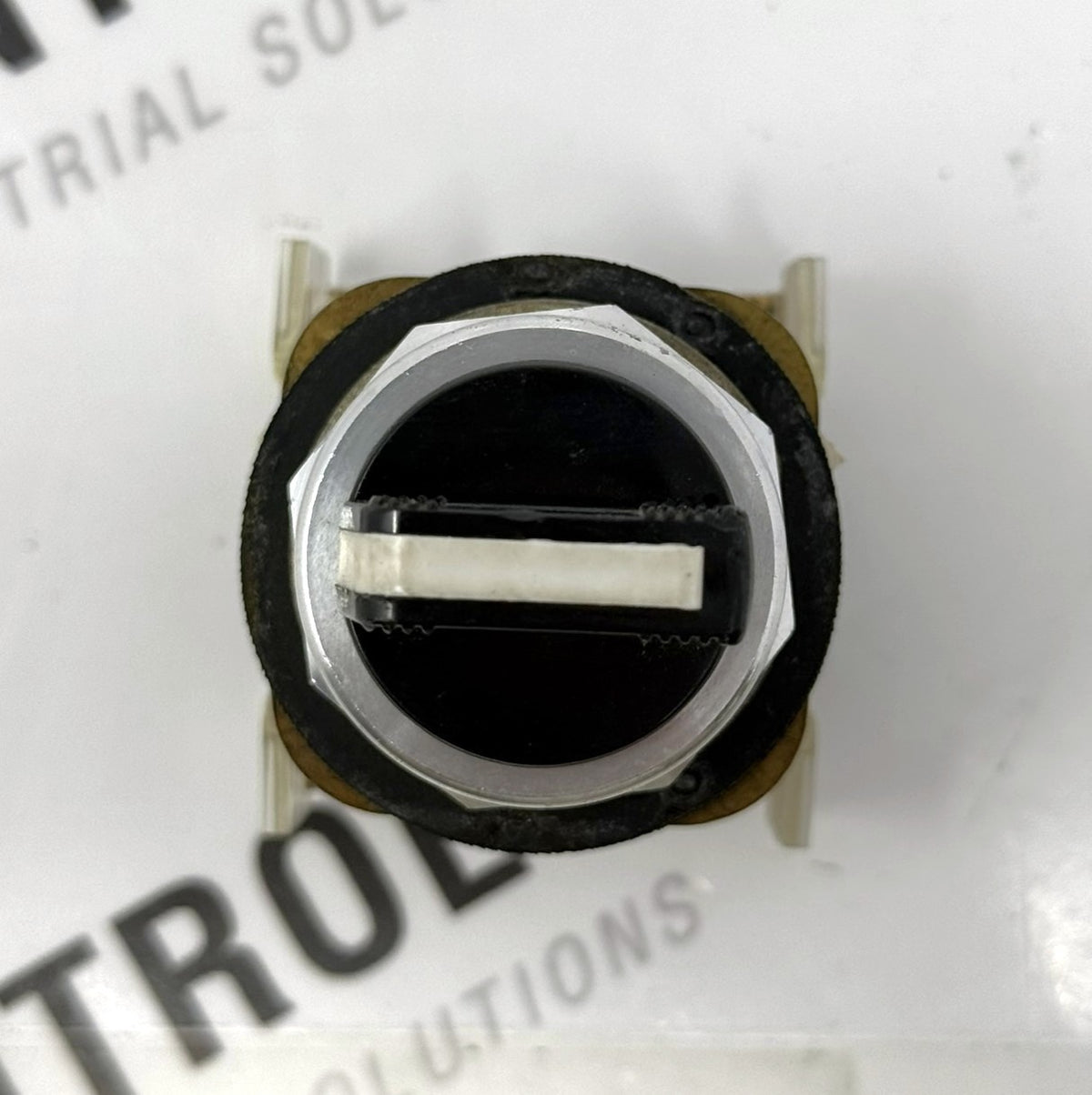 Allen-Bradley 800T-J2 30mm 3-Position Maintained Selector Switch4