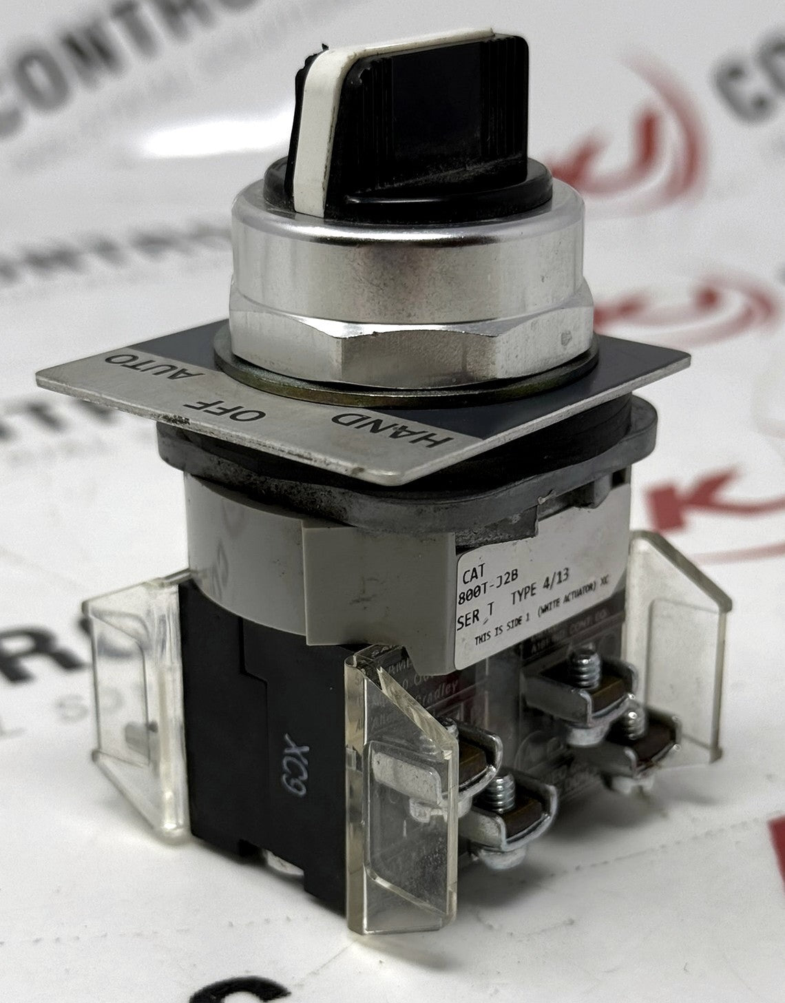 Allen-Bradley 800T-J2B 30mm 3-Position Selector Switch2