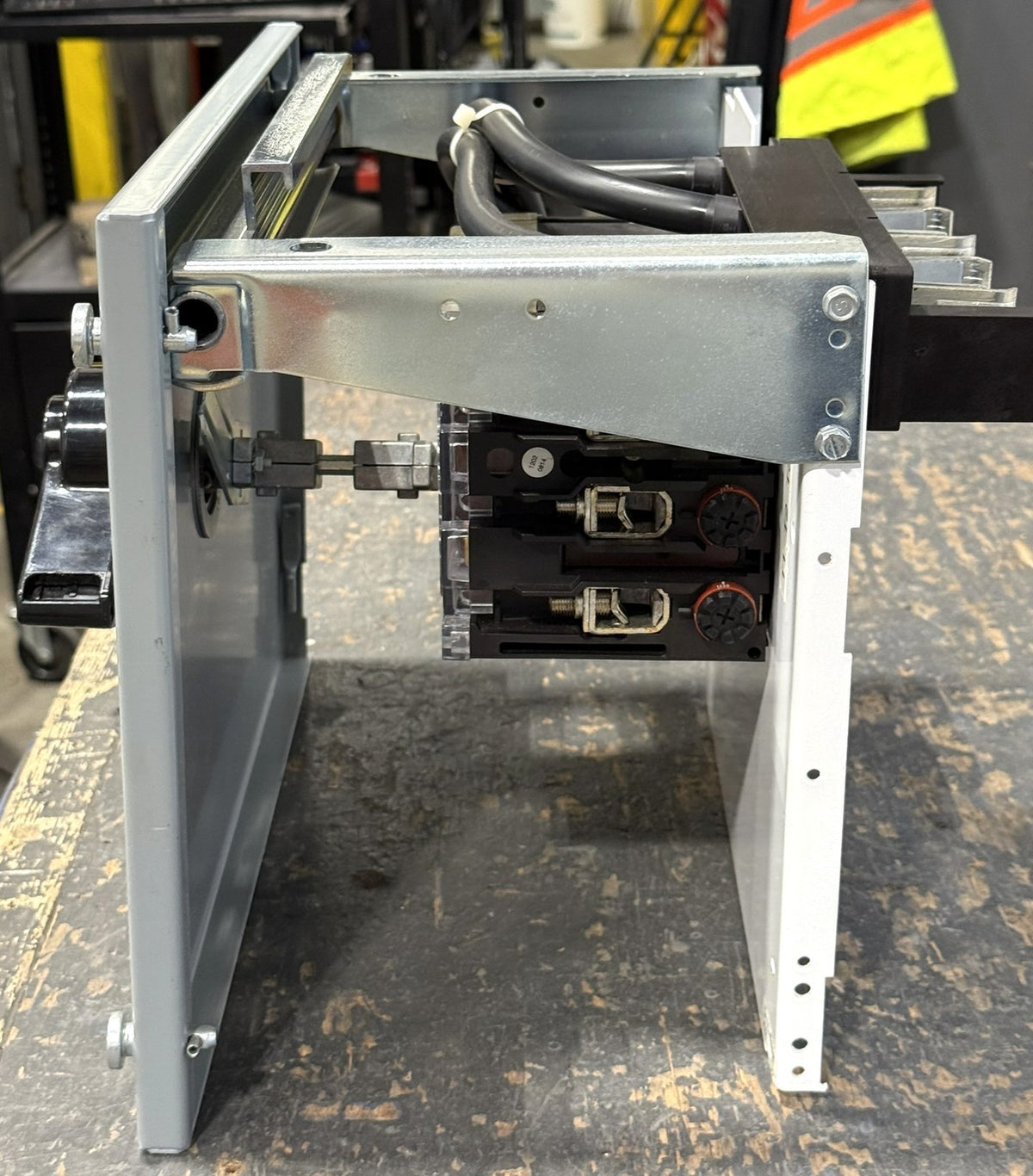 Moeller NZM6B-160/ZM6A-125-NA 3-Phase 125A 480V MCC Feeder Bucket1