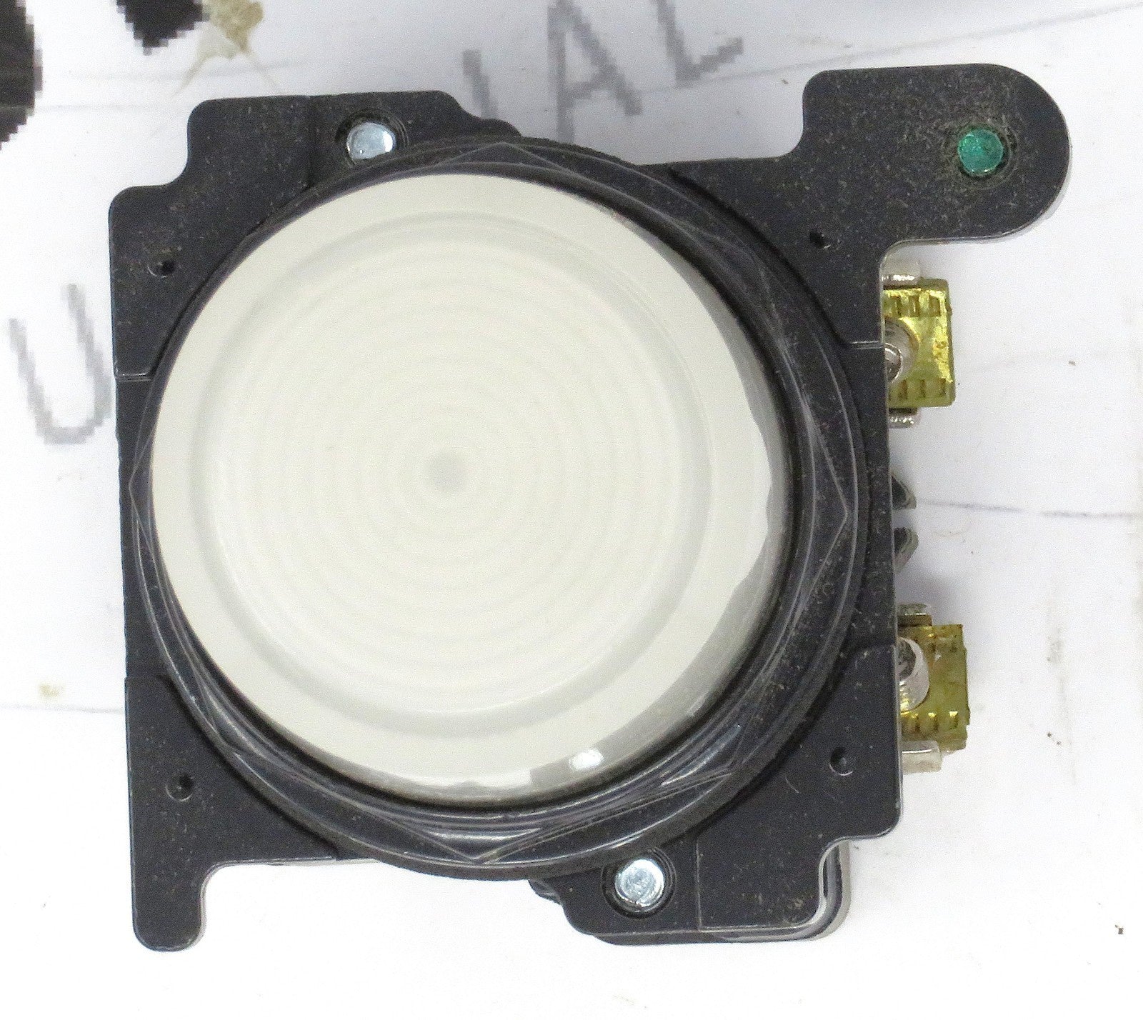Eaton E34TB120LWP06 White LED Indicator Light 120V Plastic Lens1