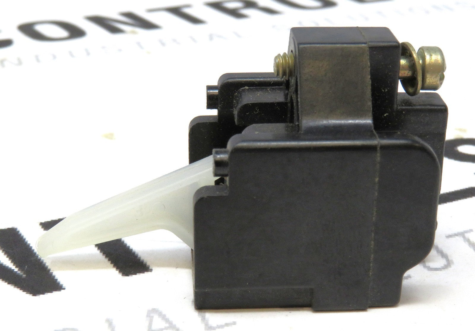 Allen-Bradley 1495-G3 Auxiliary Contact Early Break Size 3 600V (**Lot of 13**)2