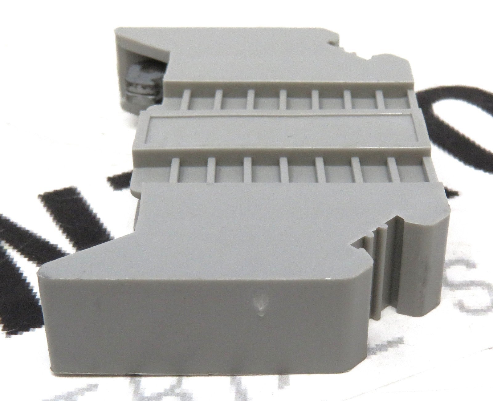Eaton XBAES35C Terminal Block End Stop Clip 35mm DIN Rail 1 Screw Mount (Lot/4)3
