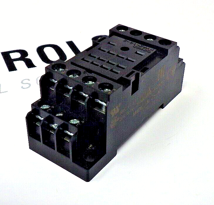 Omron PYFZ-14-E 14-Pin Relay Socket, DIN Rail/Screw Mount, Screw Terminals