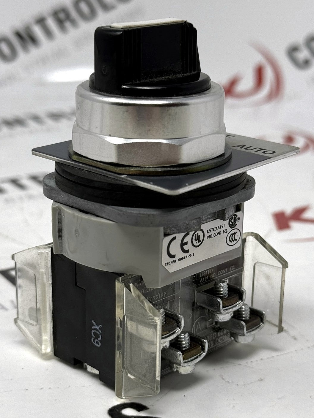 Allen-Bradley 800T-J2B 30mm 3-Position Selector Switch3