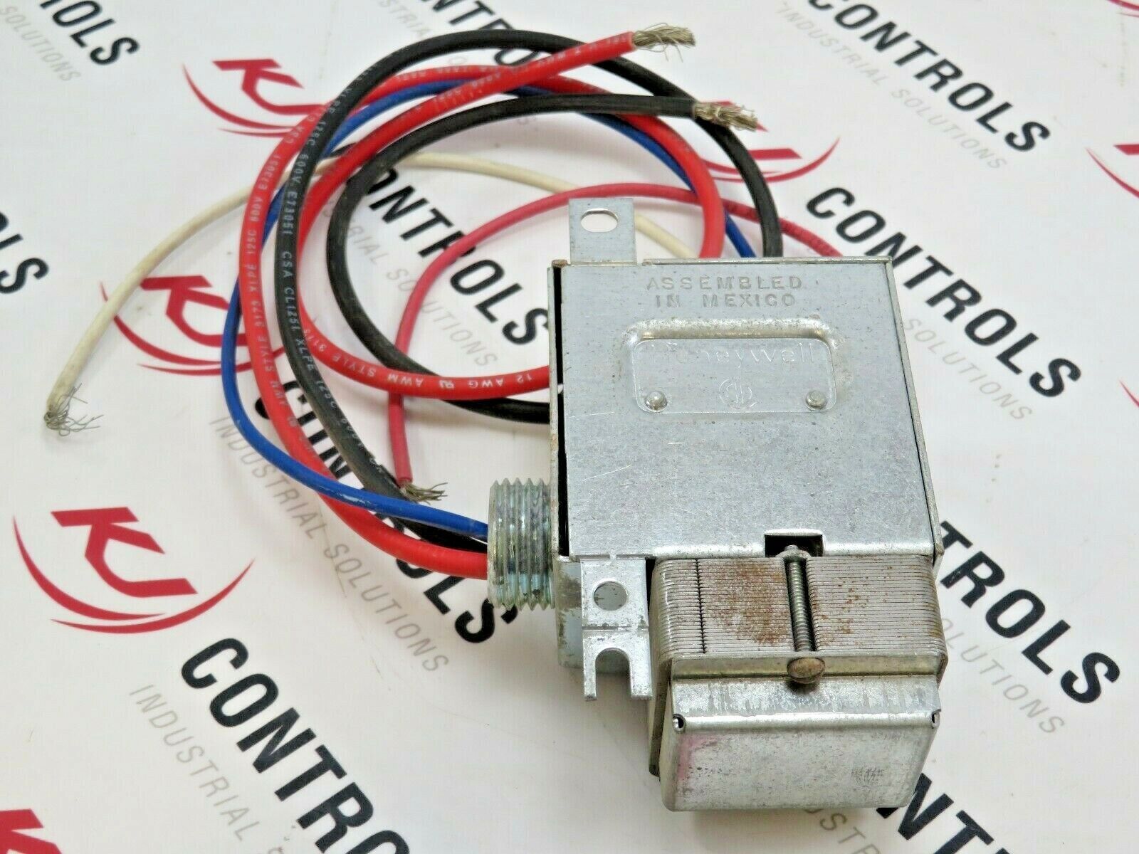 Honeywell R841C1011 Electric Heat Relay Thermostat 208VAC 0.2A